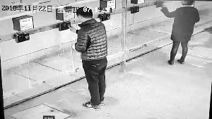 入职两年才上班23天 “幽灵员工”领12万工资