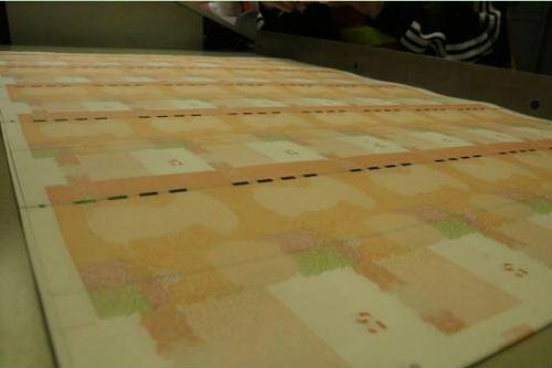 钱是这样印出来的：新版人民币印制过程