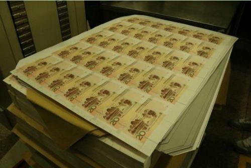 钱是这样印出来的：新版人民币印制过程