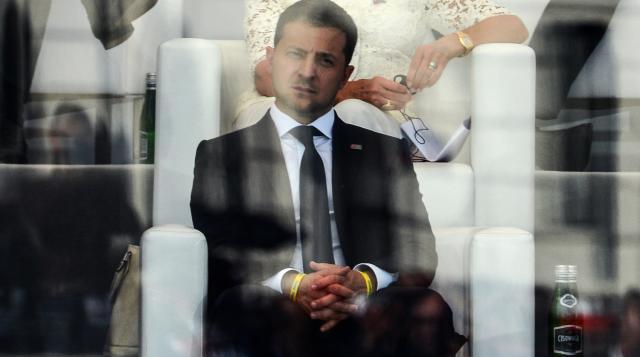 乌克兰总统泽连斯基薪资曝光:税后不到一千美元 乌克兰总统泽连斯基薪资曝光:税后不到一千美元