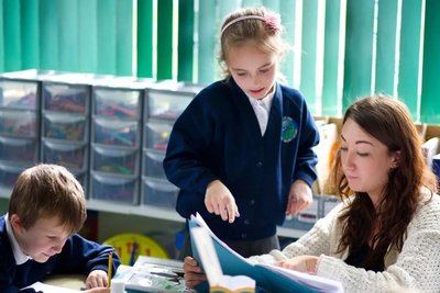 英国将实施薪酬改革计划继续提升教师工资待遇