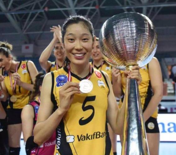 女排朱婷年薪高达1100万,实际到手的工资却让人意外 女排朱婷年薪高达1100万,实际到手的工资却让人意外