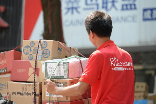 双11快递员太辛苦，薪资如何？