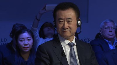 王健林财富大幅缩水近700亿!