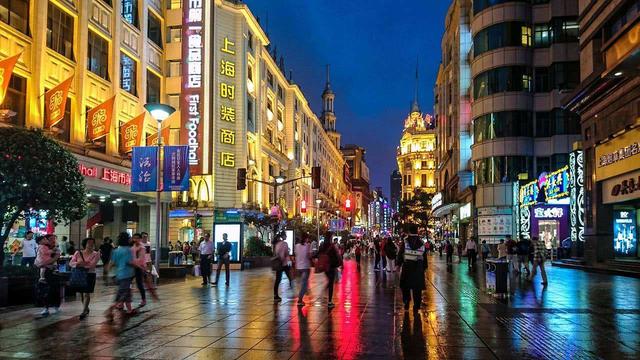 大城市90后生活现状:租房挤地铁上班,工资不够花买不起房 大城市90后生活现状:租房挤地铁上班,工资不够花买不起房