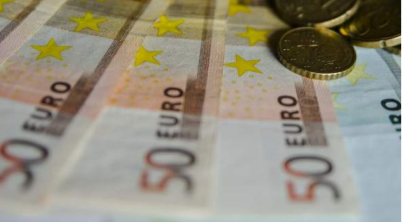 西班牙宣布将最低工资标准提高5.5%