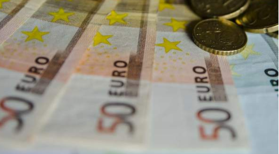 西班牙宣布将最低工资标准提高5.5% 西班牙宣布将最低工资标准提高5.5%