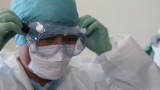 广东：肺炎治疗期间不得解除劳动合同 应当正常支付工资