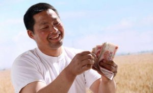 国内月工资达到10000元的有多少人?