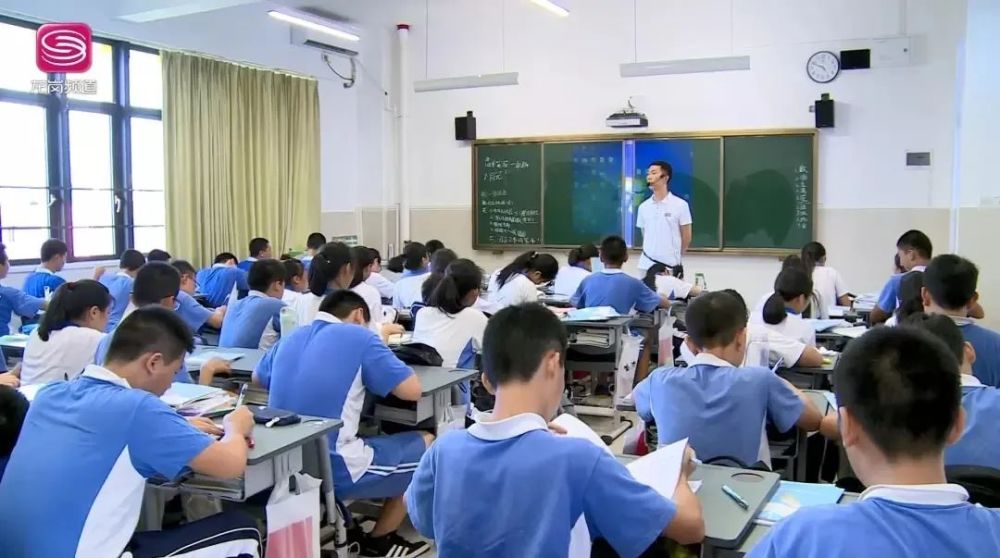 深圳将调整中小学教师待遇:平均收入不低于公务员