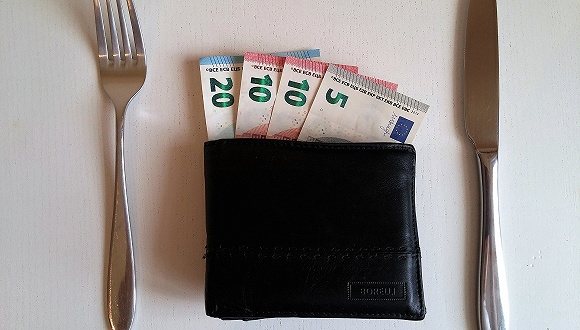 暴雪员工自曝工资单:与高管薪酬差距极大,涨薪不足10%