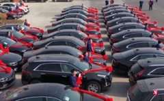 山东企业年终奖 40员工获赠私家车