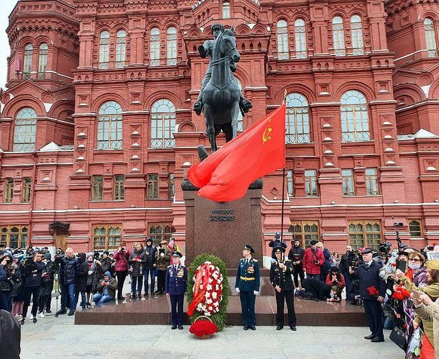 仅三分之一俄罗斯人月收入超500美元,最低工资应25000 仅三分之一俄罗斯人月收入超500美元,最低工资应25000