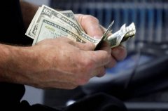 2020年美国家庭收入中位数下降 贫困率上升